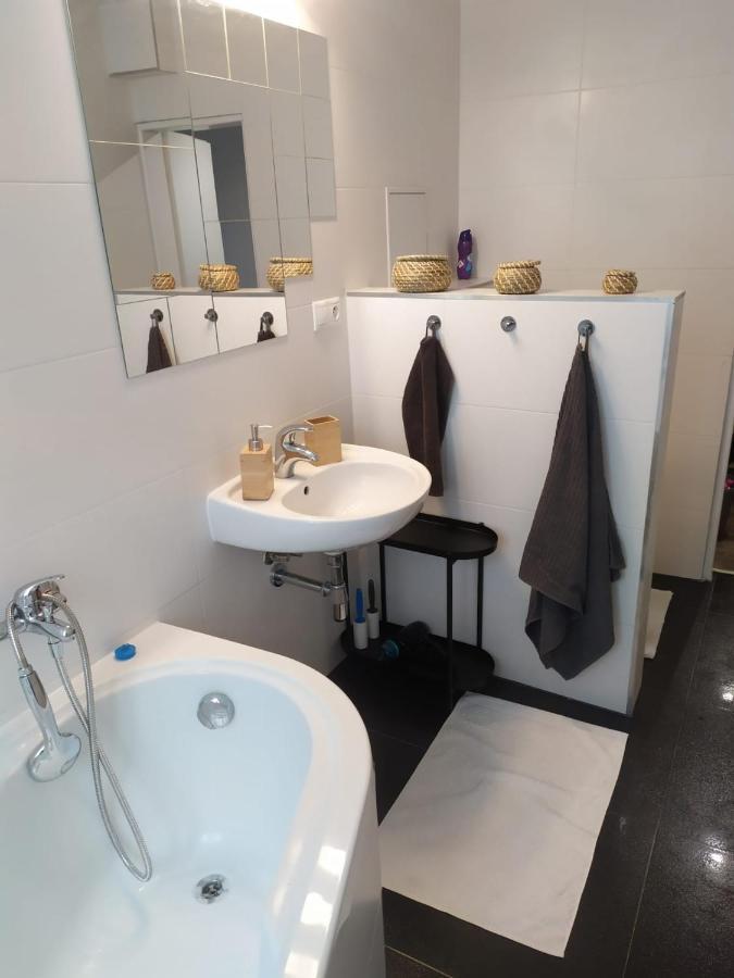 Pisqor Apartment - Self Check-In Pozsony Kültér fotó